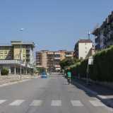 Qui si trova quello che da sempre rappresenta l�unico �punto commerciale� del quartiere. Un tempo c�era addirittura una galleria di negozi chiamata �Mediterraneo�